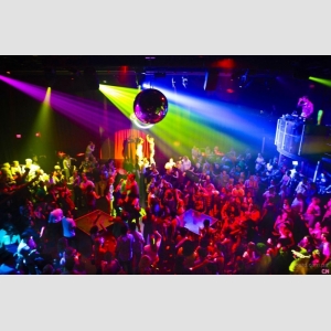 Для дискотеки 3 (очень мощный звук, без света и услуг DJ)